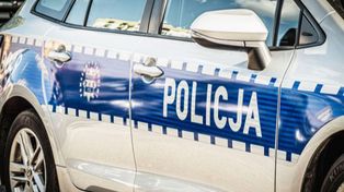 Tragiczne odkrycie w mieszkaniu przy ul. Gałczyńskiego w Płocku. Jeden mężczyzna trafił do szpitala, drugi nie żyje!