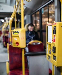 Warszawa. Kasowanie e-biletów w ogniu krytyki. Petycja do prezydenta