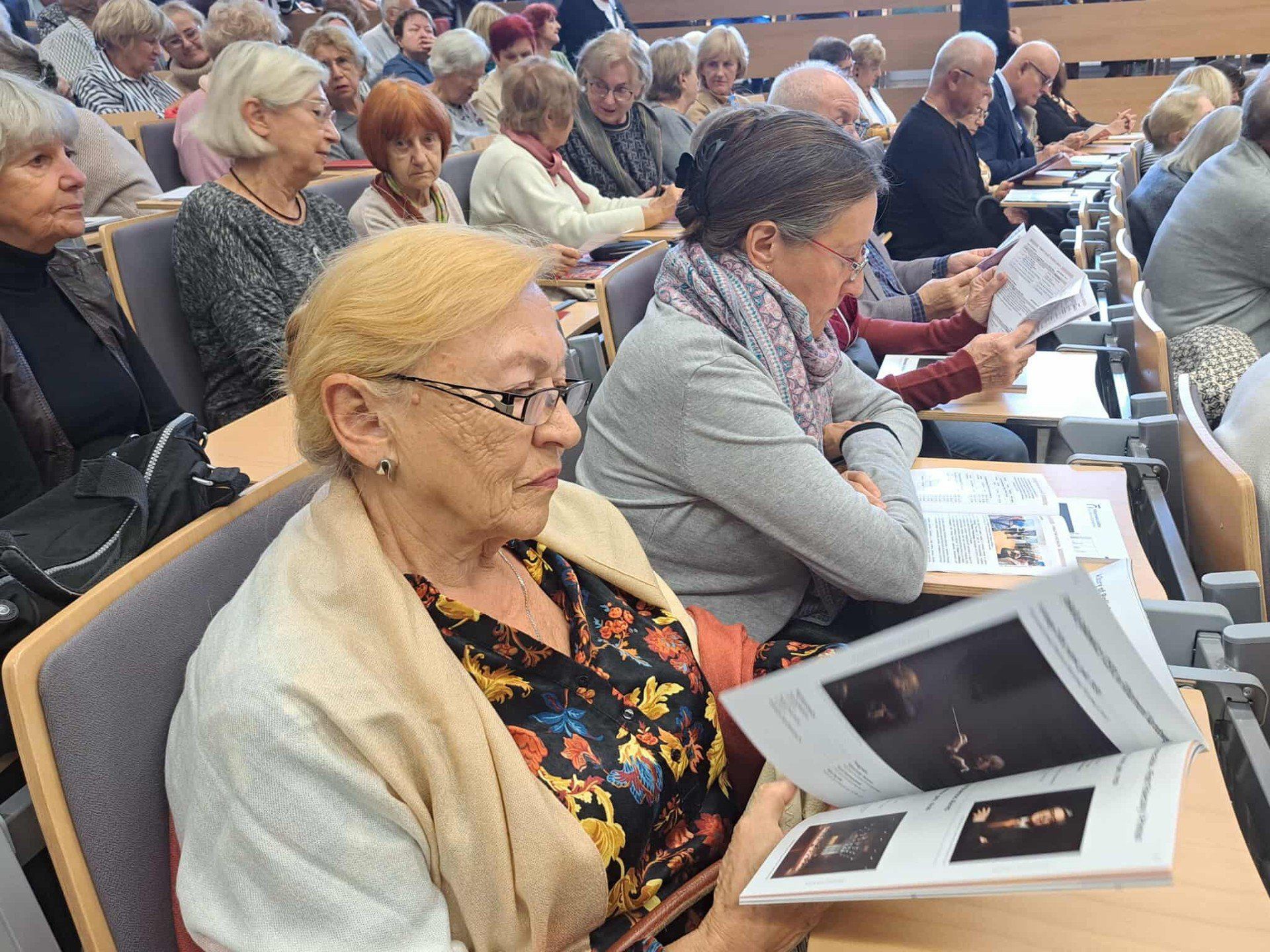 Łódzki Uniwersytet Trzeciego Wieku UŁ zainaugurował nowy rok akademicki. Aula wypełniona była do ostatniego miejsca!
