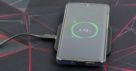 Ładowarka bezprzewodowa Green Cell GC AirJuice 15 W - bo kable są dla neandertalczyków