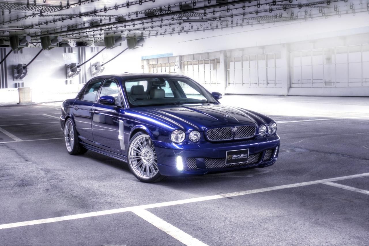 Jaguar XJ Black Bison Edition Wald