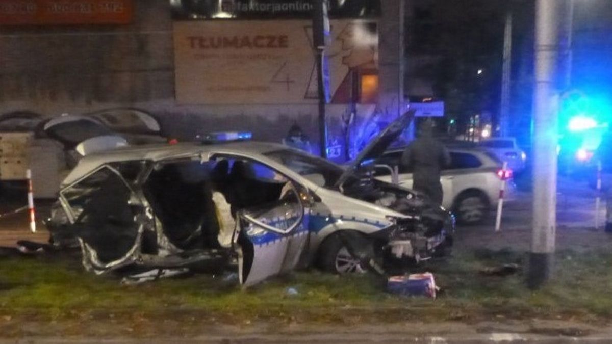 Radiowóz został doszczętnie zniszczony