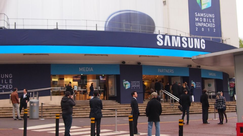 SGS III: Samsung pokazuje karty i... wygrywa rozdanie! 1