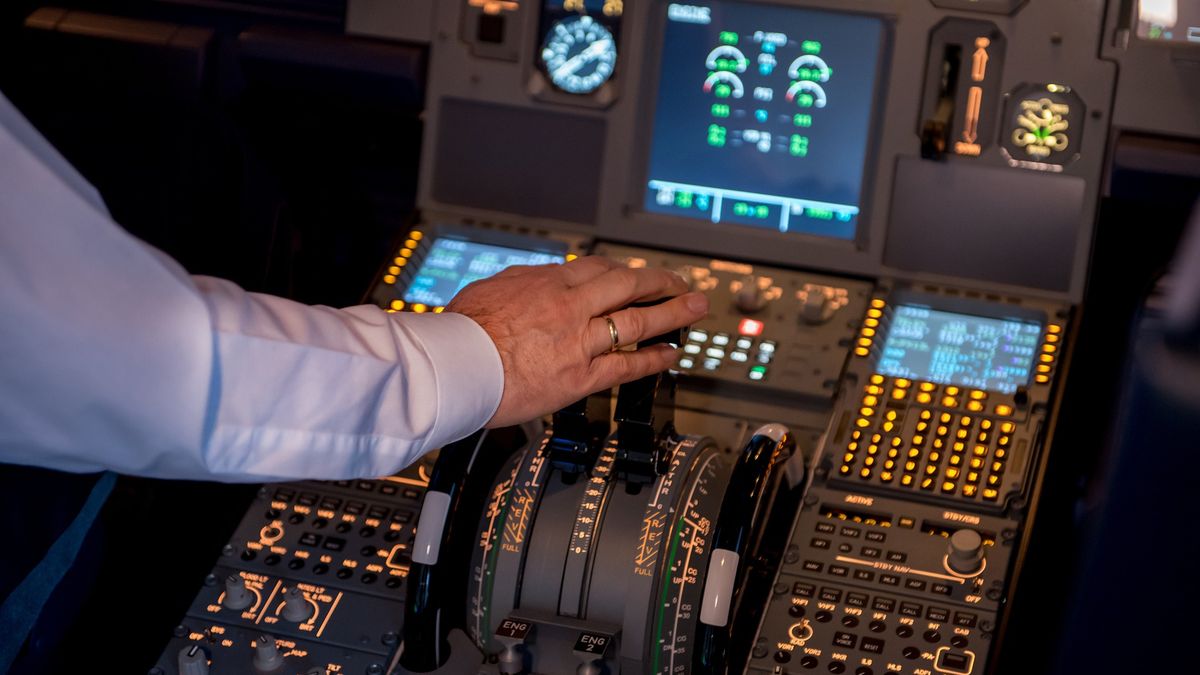  Kobieta brała chwilówki, by pomóc fałszywemu pilotowi linii lotniczych