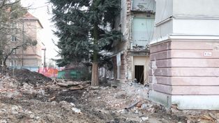 Poznań: Zawalił się fragment starych akademików na Dożynkowej