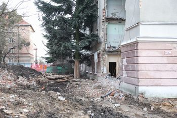 Poznań: Zawalił się fragment starych akademików na Dożynkowej