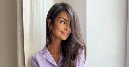 Naga Klaudia El Dursi kusi fanów owinięta w hotelową pościel (FOTO)