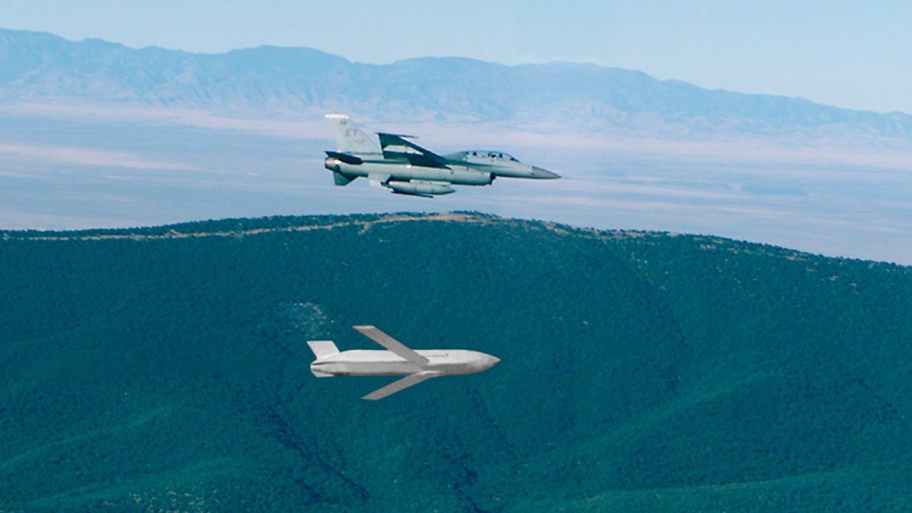 Pocisk JASSM po wystrzeleniu z F-16