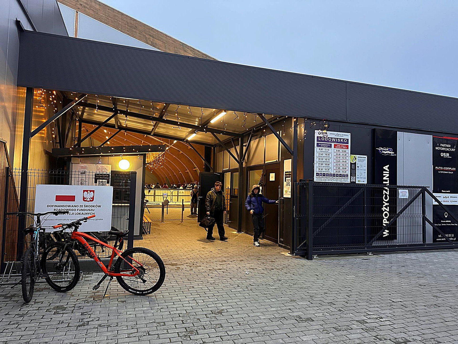 Ośrodek Sportu i Rekreacji otworzył dzisiaj kryte lodowisko