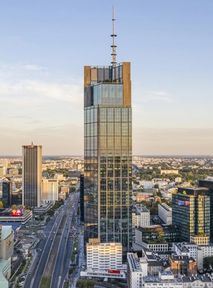 Niebezpieczny incydent w Warszawie. Największy budynek w UE stracił szybę