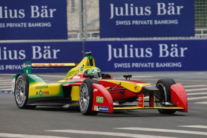 Lucas di Grassi z Audi Sport Abt wygrywa pierwszy wyścig Formuły E