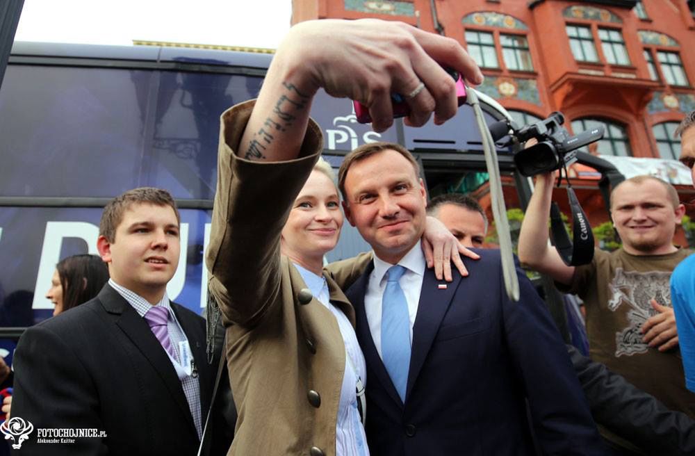 Izabela Pek od posła Pięty ogłasza, że SZUKA NARZECZONEGO