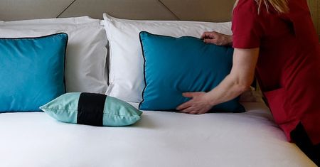 Pokojówka ujawnia, z czego nigdy nie korzystać w hotelu. To obrzydliwe
