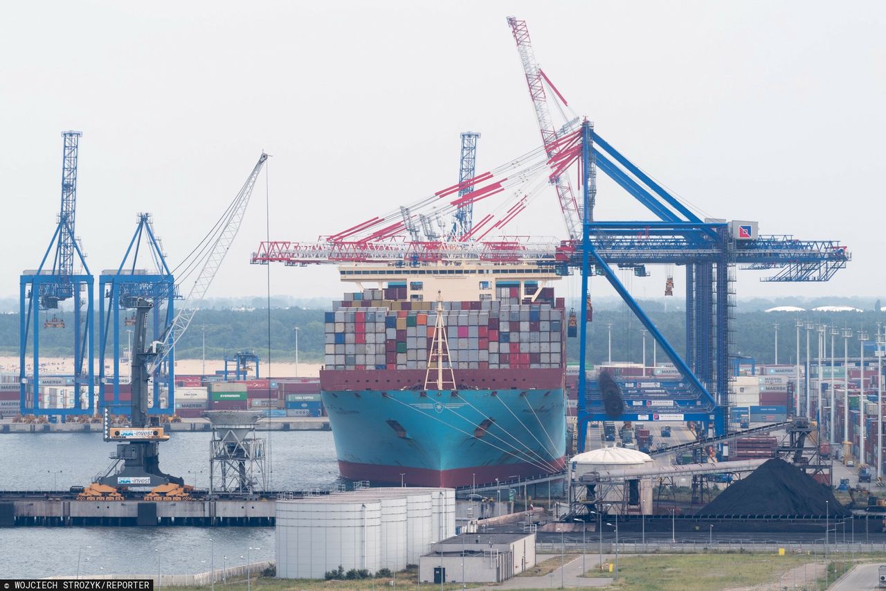 Największy terminal kontenerowy na Bałtyku wstrzymuje prace. "Konieczna ewakuacja"