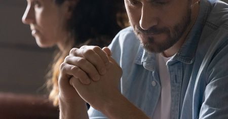 Zarabia więcej od partnera. "Nie jestem z nim dla pieniędzy"