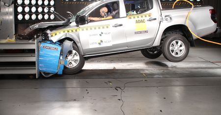 Mitsubishi L200 bez gwiazdek w testach zderzeniowych Latin NCAP