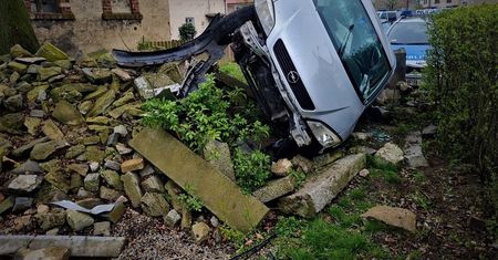 Legnica. Sceny jak z filmu. Ucieczka zakończona lądowaniem na cudzej posesji