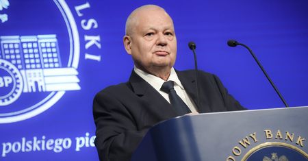 "Czegoś takiego nie było". Tusk wymierzy Glapińskiemu potężny cios