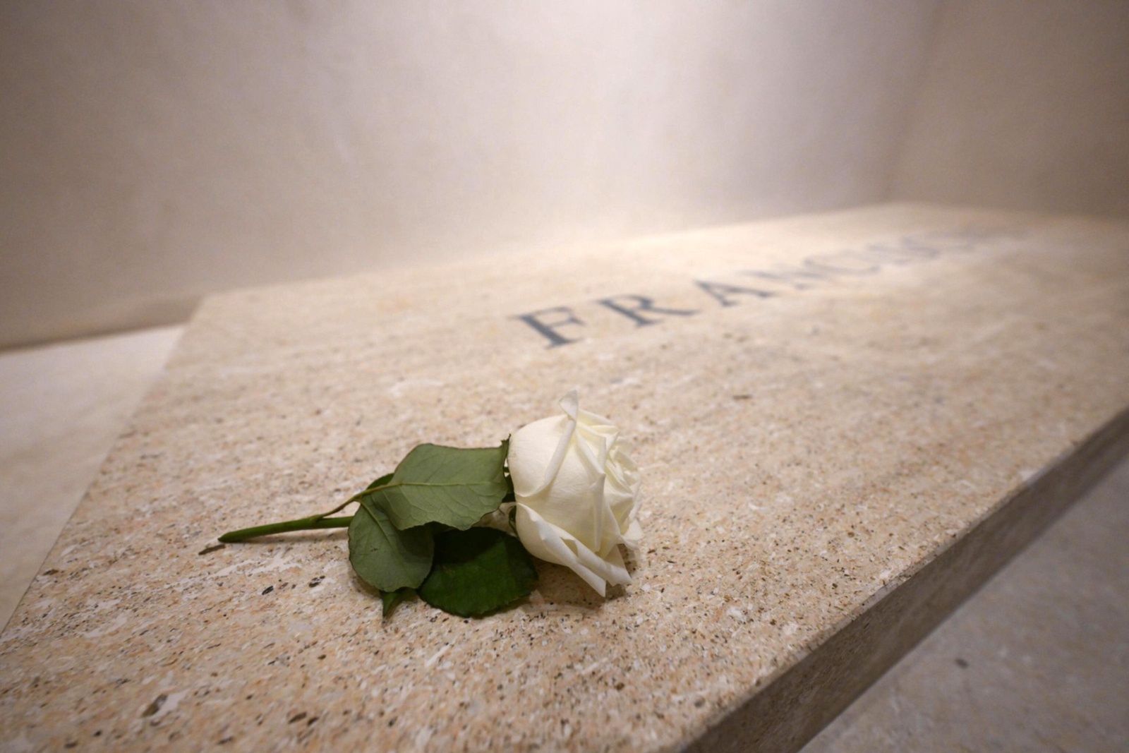 Pope Francis' tomb in the Papal Basilica of Saint Mary Major in Romeepa12057705 A handout photo made available by The Vatican Media shows the tomb of Pope Francis at the Papal Basilica of Saint Mary Major in Rome, Italy, 27 April 2025. Pope Francis passed away on Easter Monday, 21 April 2025, at the age of 88.  EPA/US VATICAN MEDIA HANDOUT HANDOUT EDITORIAL USE ONLY/NO SALES Dostawca: PAP/EPA.US VATICAN MEDIA HANDOUTpope francis, tomb, death, pontiff, Christianity, Cahtolicism, catholic church, roman catholic, Basilica di Santa Maria Maggiore, burial, burial place