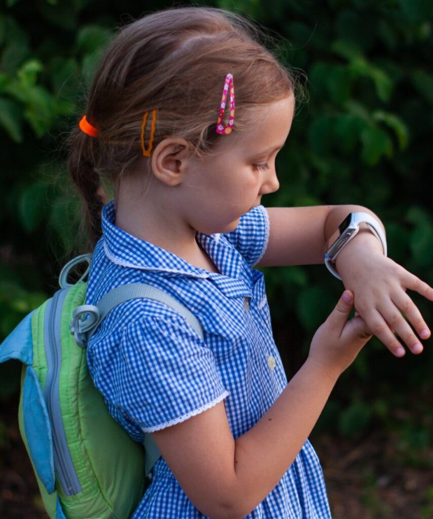 Czy smartwatch to dobry pomysł na prezent dla dziecka?