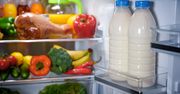 Większość z nas trzyma mleko na drzwiach lodówki. Duży błąd