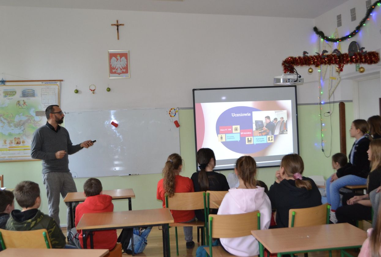 Oceny szkolne pod lupą. MEN bada, co zrobić ze stopniami w dziennikach