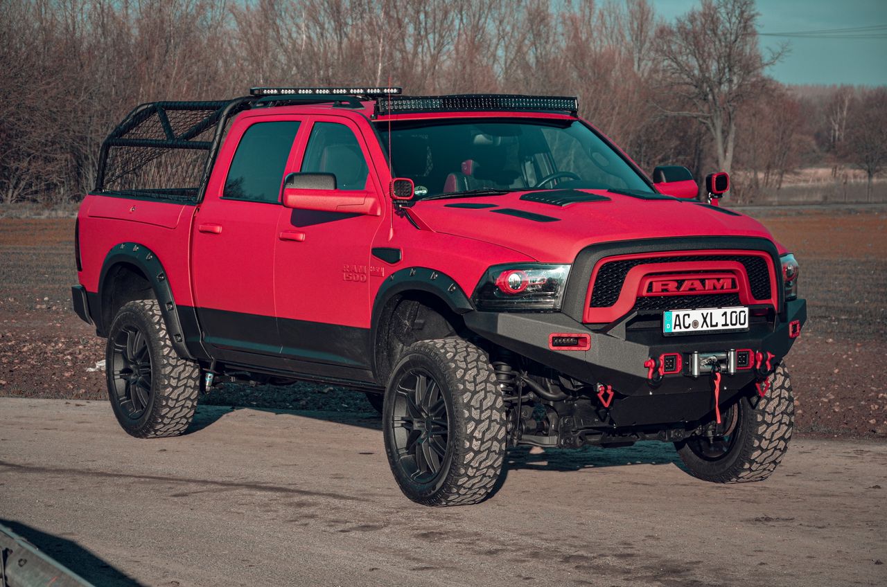 Dodge Ram 1500 HEMI V8 JB Car ma nawet instalację LPG. Niestety kosztuje krocie