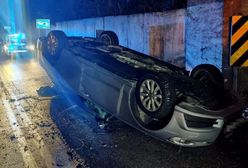 Piekary Śląskie. Przekroczył prędkość, skończył na dachu