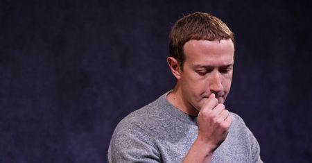 Na Facebooku zaprzeczanie Holokaustowi trwa w najlepsze. Zmiany nic nie dały