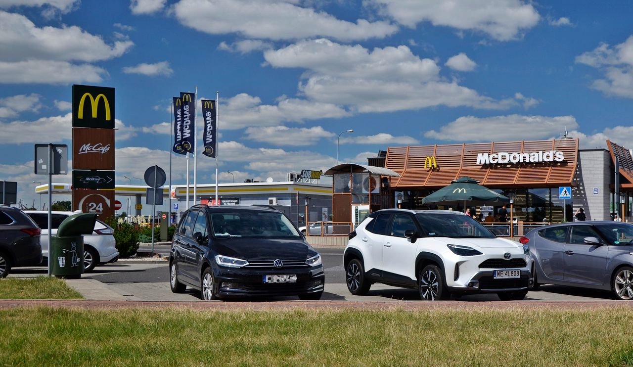 McDonald's jest uwielbiany przez dzieci i może być sam w sobie atrakcją. Duży plus należy się za kawę (jeśli uda się zrobić poprawnie) oraz słodkie przekąski i lody