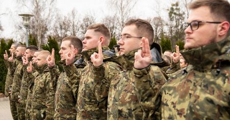 Dają 4720 zł "na rękę". Szukają 100 osób do pracy