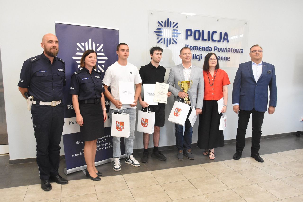 Młodzi mistrzowie kierownicy z Zespołu Szkół Politechnicznych w Śremie. Jan Pazgrat, Cezary Jurga i Mikołaj Krawczyk zostali docenieni za swój sukces