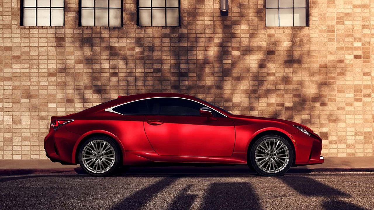 Lexus RC ma już prawie 10 lat. Właśnie przeszedł kolejny lifting