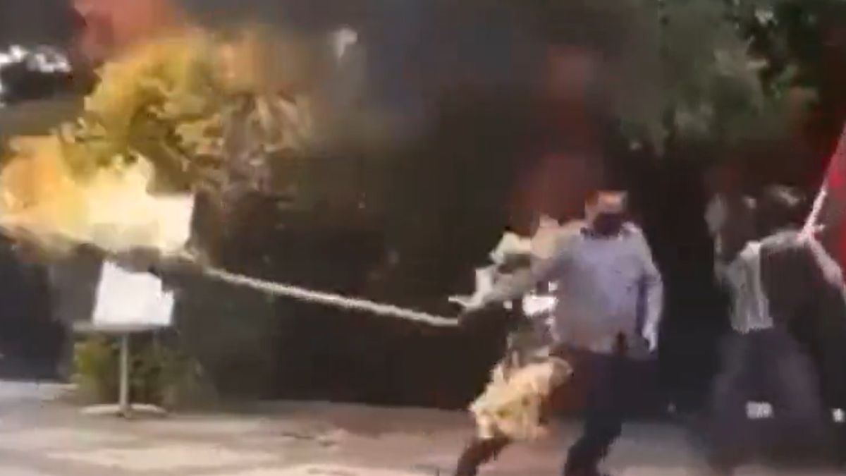 Palestyńczyk chciał spalić flagę Izraela, ale ogień zajął jego ubranie