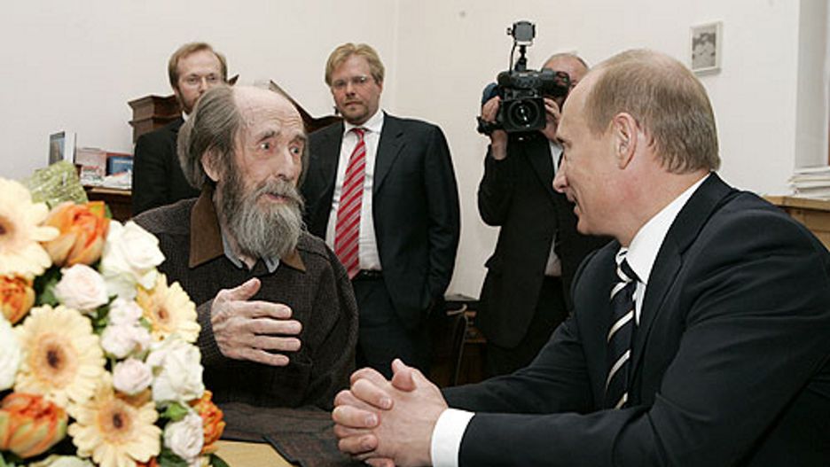 Aleksander Sołżenicyn na spotkaniu z Władimirem Putinem w 2007 r.