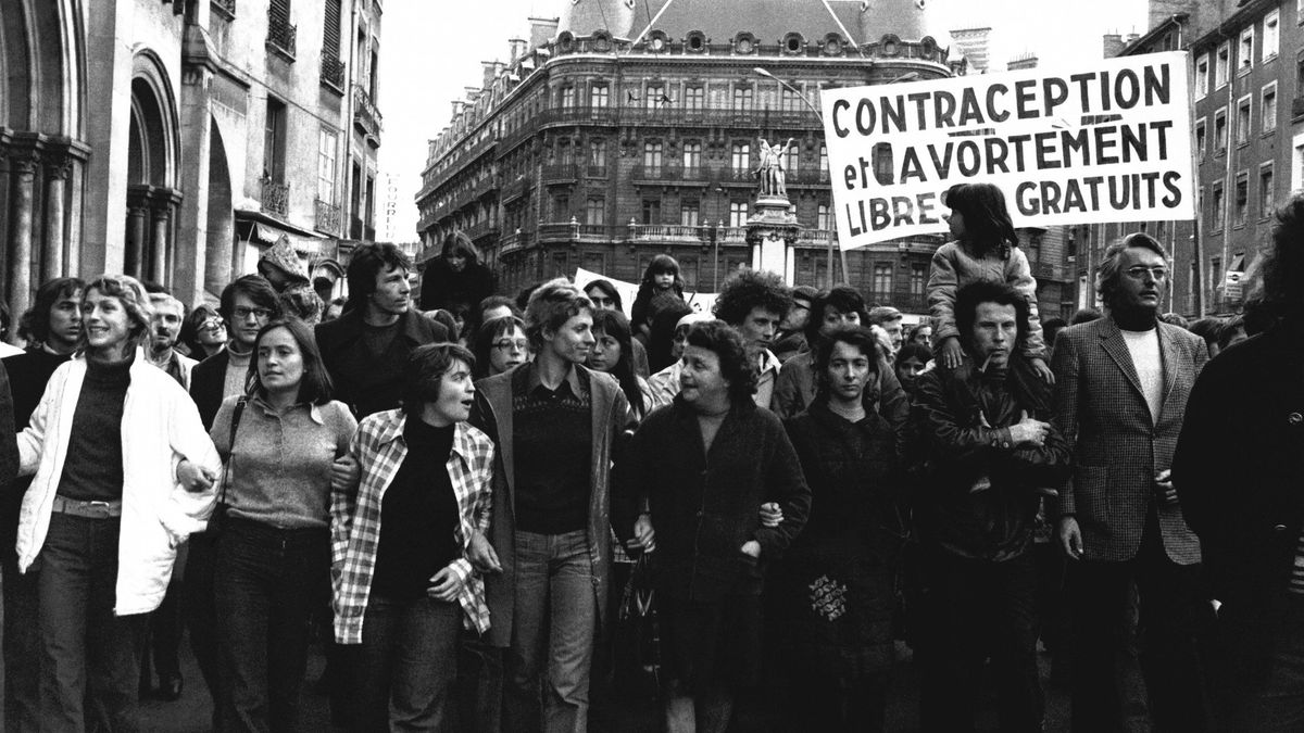Francuzi walczyli w latach 70. o prawo do aborcji. Wszystko opisała Annie Ernaux w swojej książce "Lata"