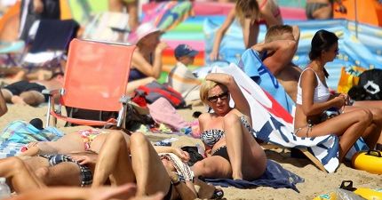 Czerniak – wróg człowieka i przyjaciel oparzeń. Nie opalajmy się na „ropę”!