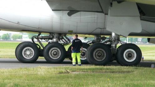 Wybuch w podwoziu największego samolotu pasażerskiego świata [wideo] 1