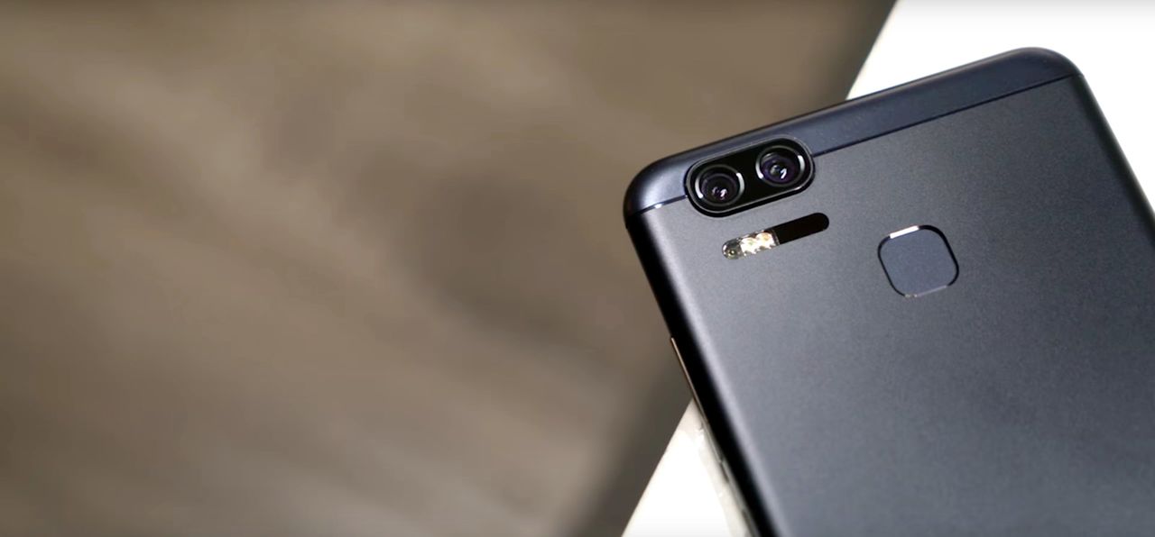 Asus ZenFone 3 Zoom oficjalnie. Ma podwójny aparat i ogromną baterię