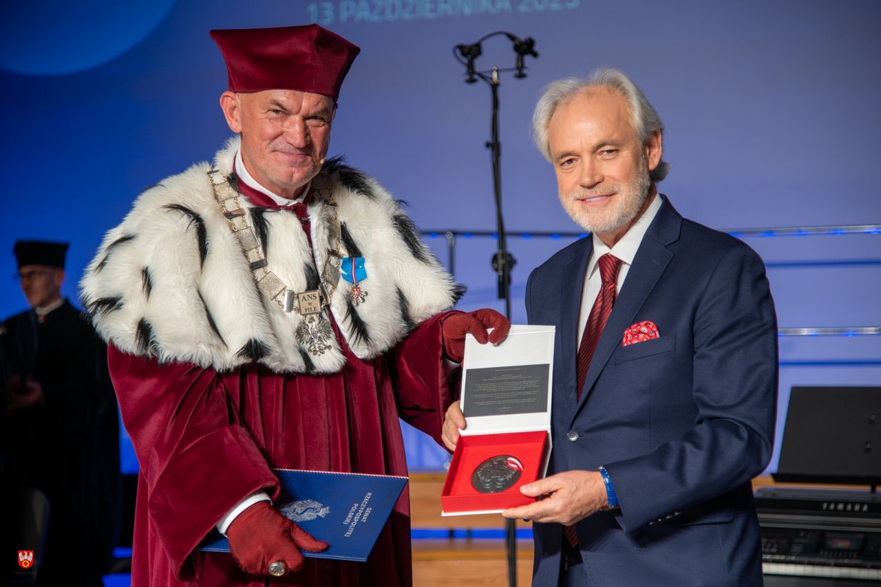 Medal Senatu RP dla ANS  w Pile