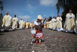 Centralna procesja Bożego Ciała w Warszawie odwołana. Jak jest w innych miastach?