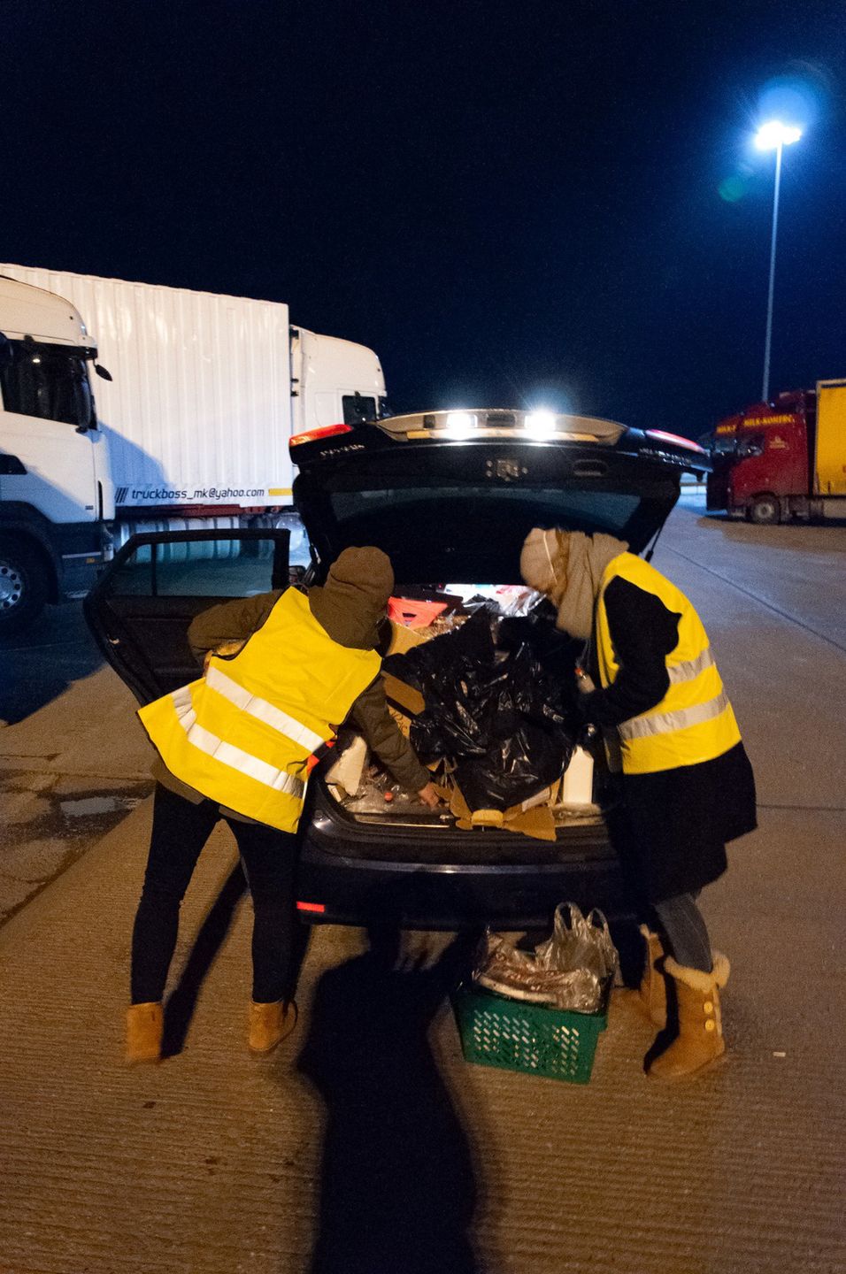 Ula i Justyna opowiadają, że spotykają się z ogromną wdzięcznością kierowców. Gdyby nie zbiorowe działania wolontariuszy te święta byłyby dla nich jeszcze straszniejsze   (Archiwum prywatne)