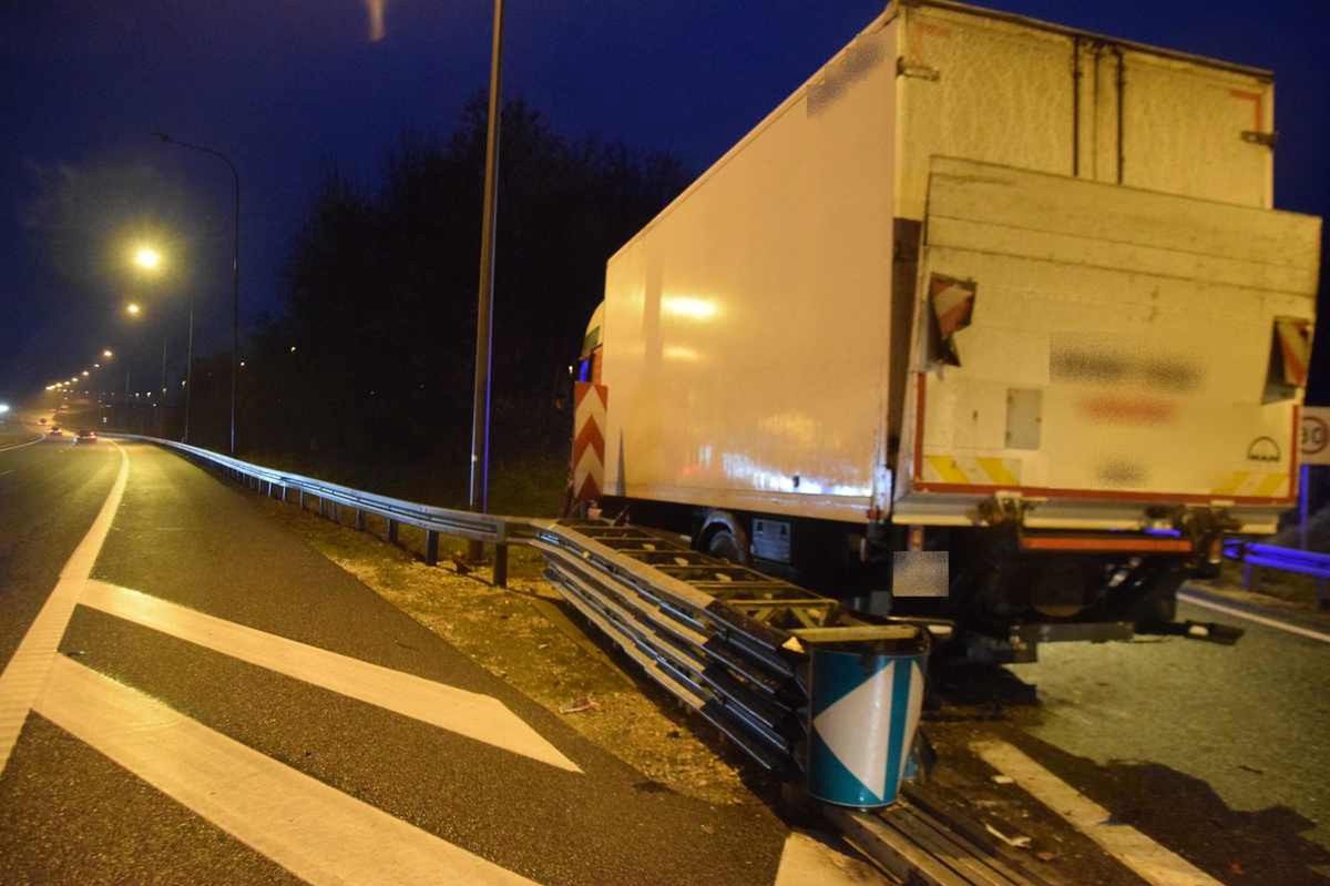Jechał po autostradzie zygzakiem. Trudno uwierzyć, ile promili miał kierowca