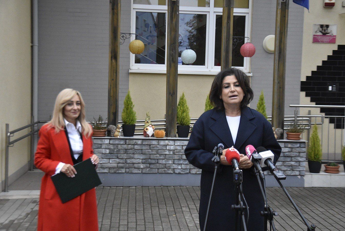 Posłanka Sylwia Bielawska i senator Agnieszka Kołacz-Leszczyńska mówiły jakie korzyści dał po roku program &#34;Aktywny Rodzic&#34;