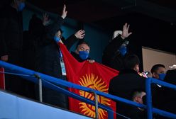 Kraj zmienia flagę. Teraz już dumnie wstaną z kolan