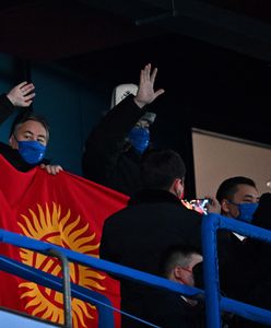 Kraj zmienia flagę. Teraz już dumnie wstaną z kolan