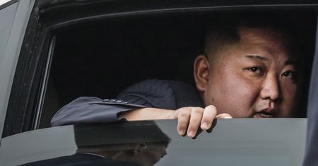 Śmierć za zagraniczne filmy lub fryzury. Kim Dzong Un zaostrza kary