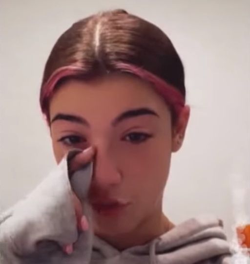 Charli D'Amelio traci obserwujących na TikToku