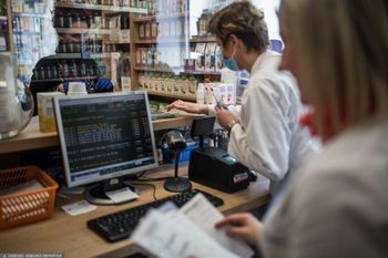 Lek z refundacją tylko na 60 dni. MZ szykuje zmiany w receptach