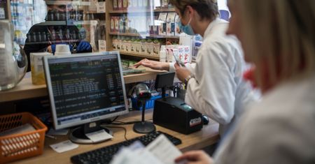 Lek z refundacją tylko na 60 dni. MZ szykuje zmiany w receptach